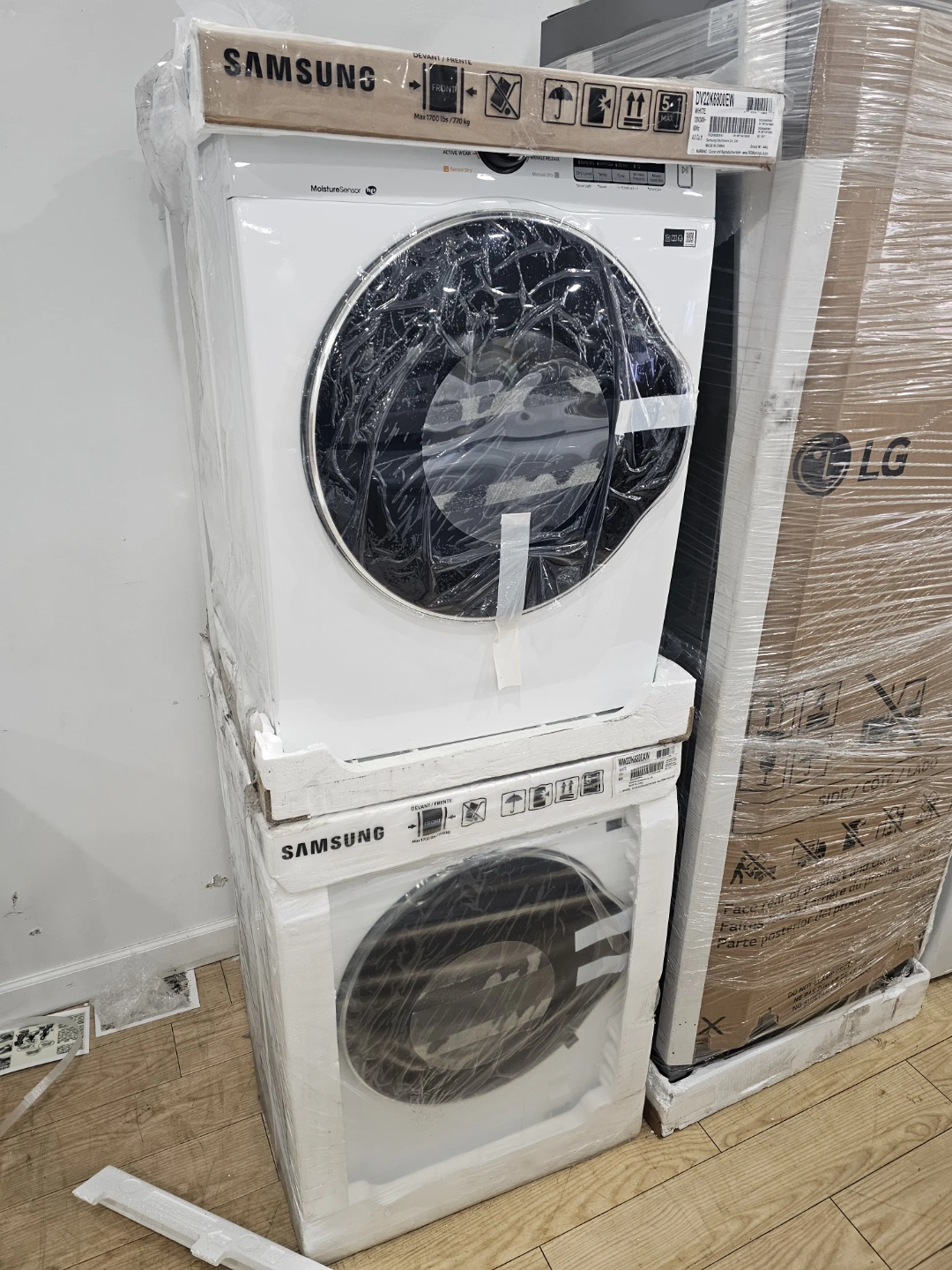 New Samsung 24in washer and dryer set electric ventless