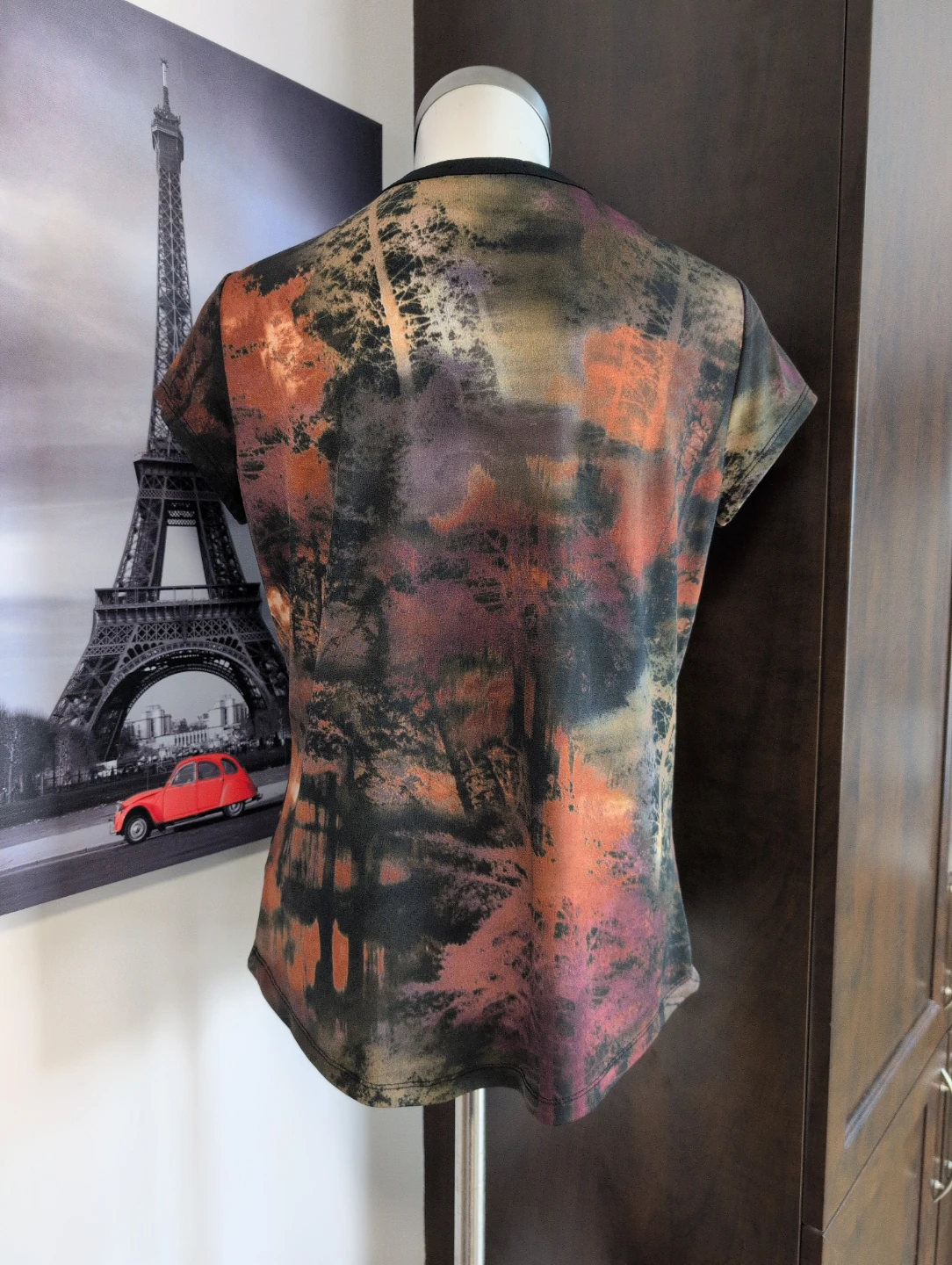 Abstract Print V-Neck T-Shirt - photo 5