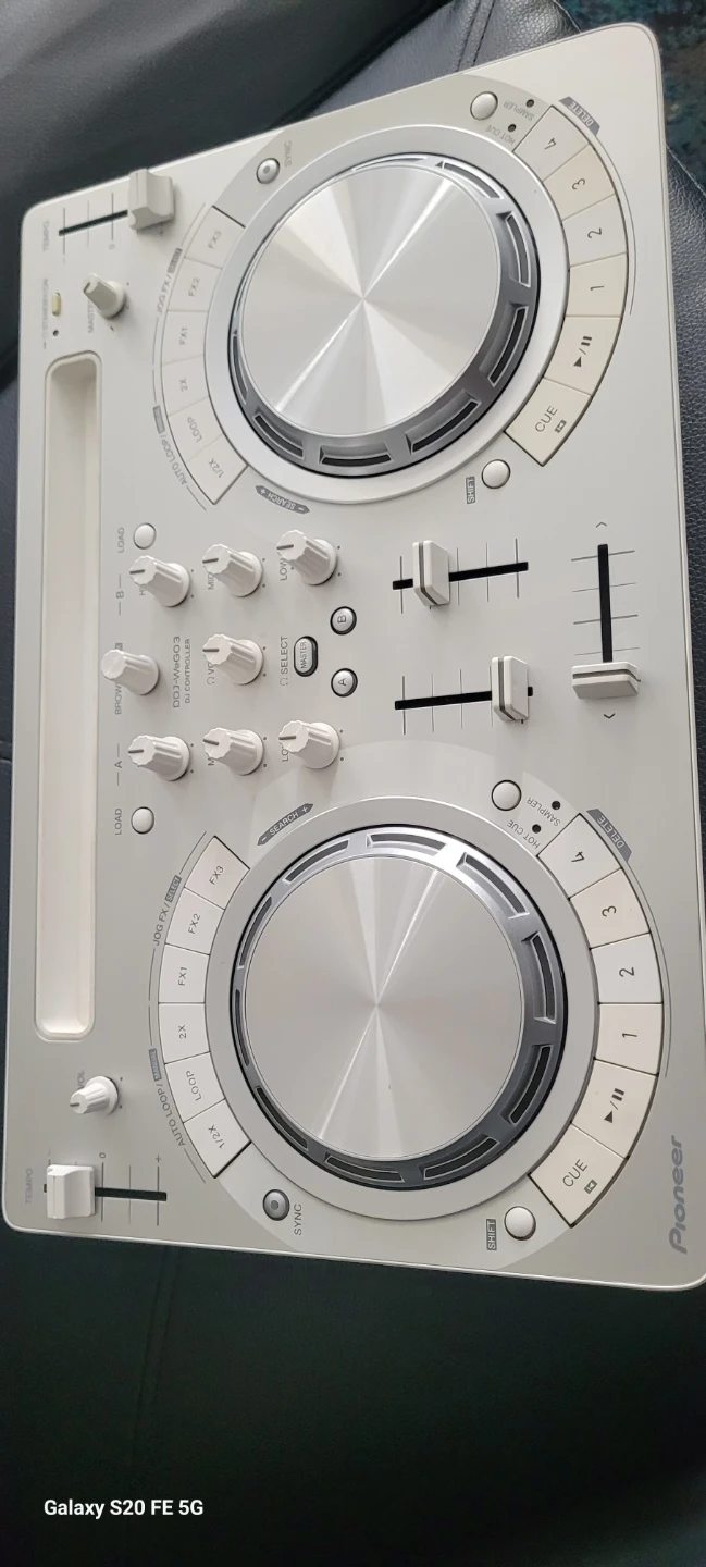 Pioneer DDJ-WeGO3 DJ Controller - photo 2