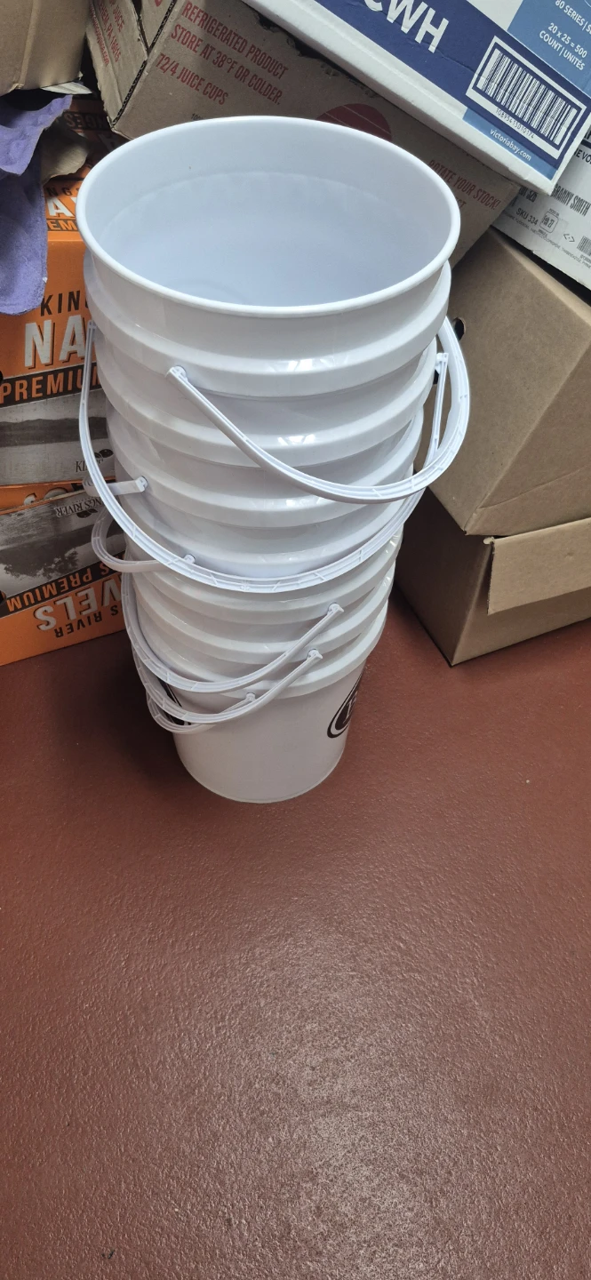 White Plastic Bucket with Handle - photo 3