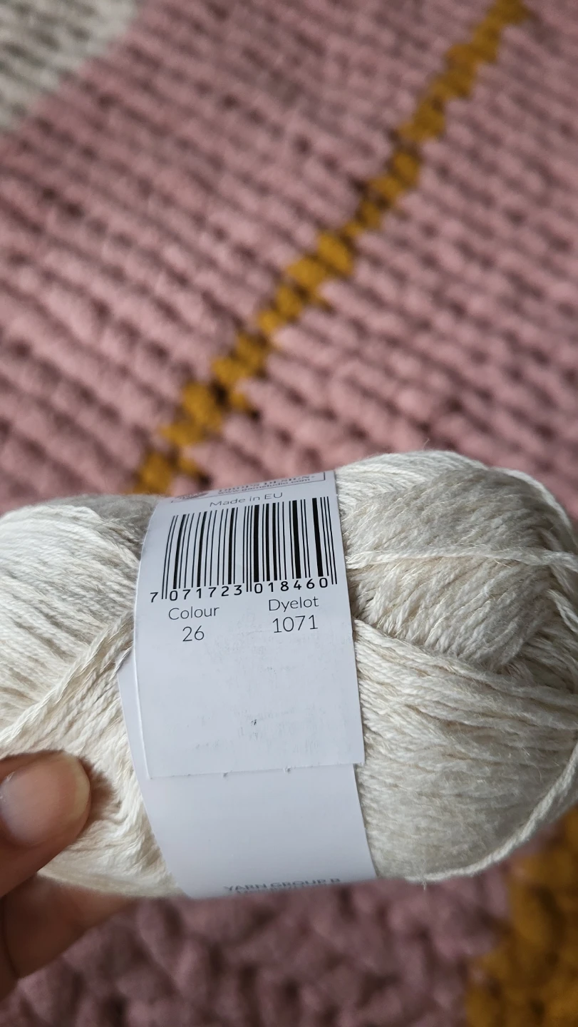DROPS BELLE Off White Yarn - 9 Skeins - photo 3