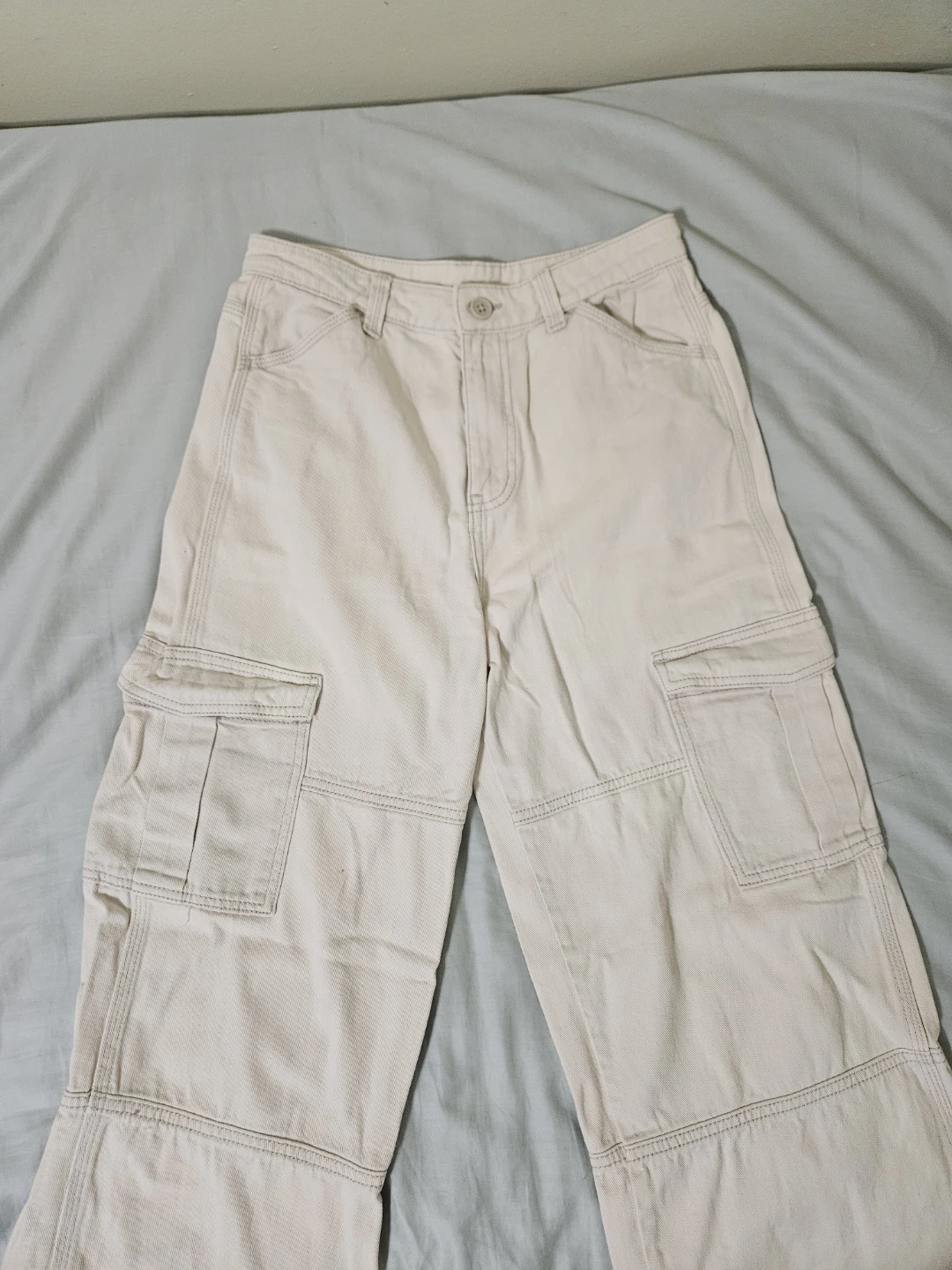 H&M Cream Cargo Pants - Size 2