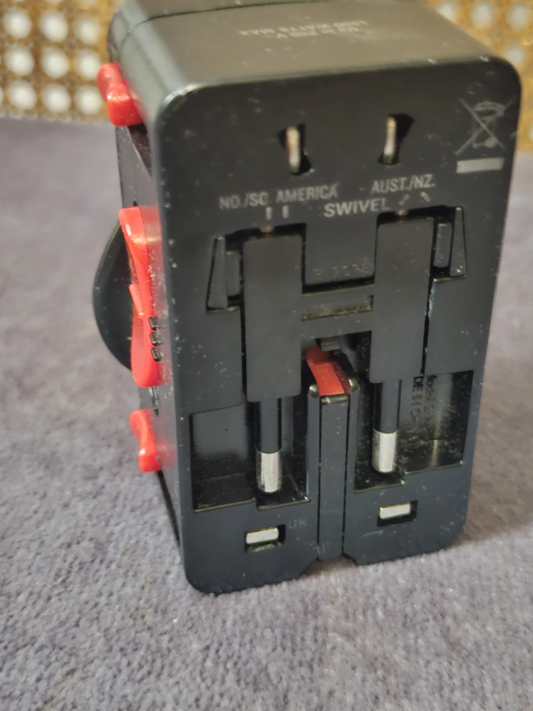 Swiss Gear Universal Travel Adapter - photo 2