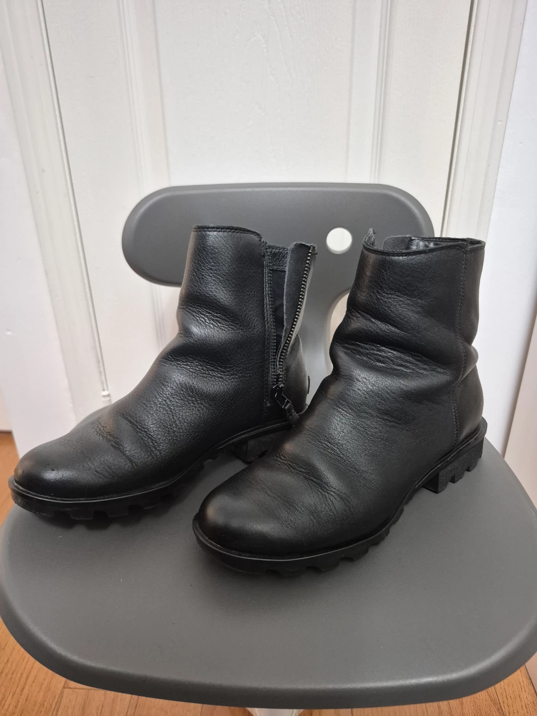 Sorel Black Leather Zip Ankle Boots