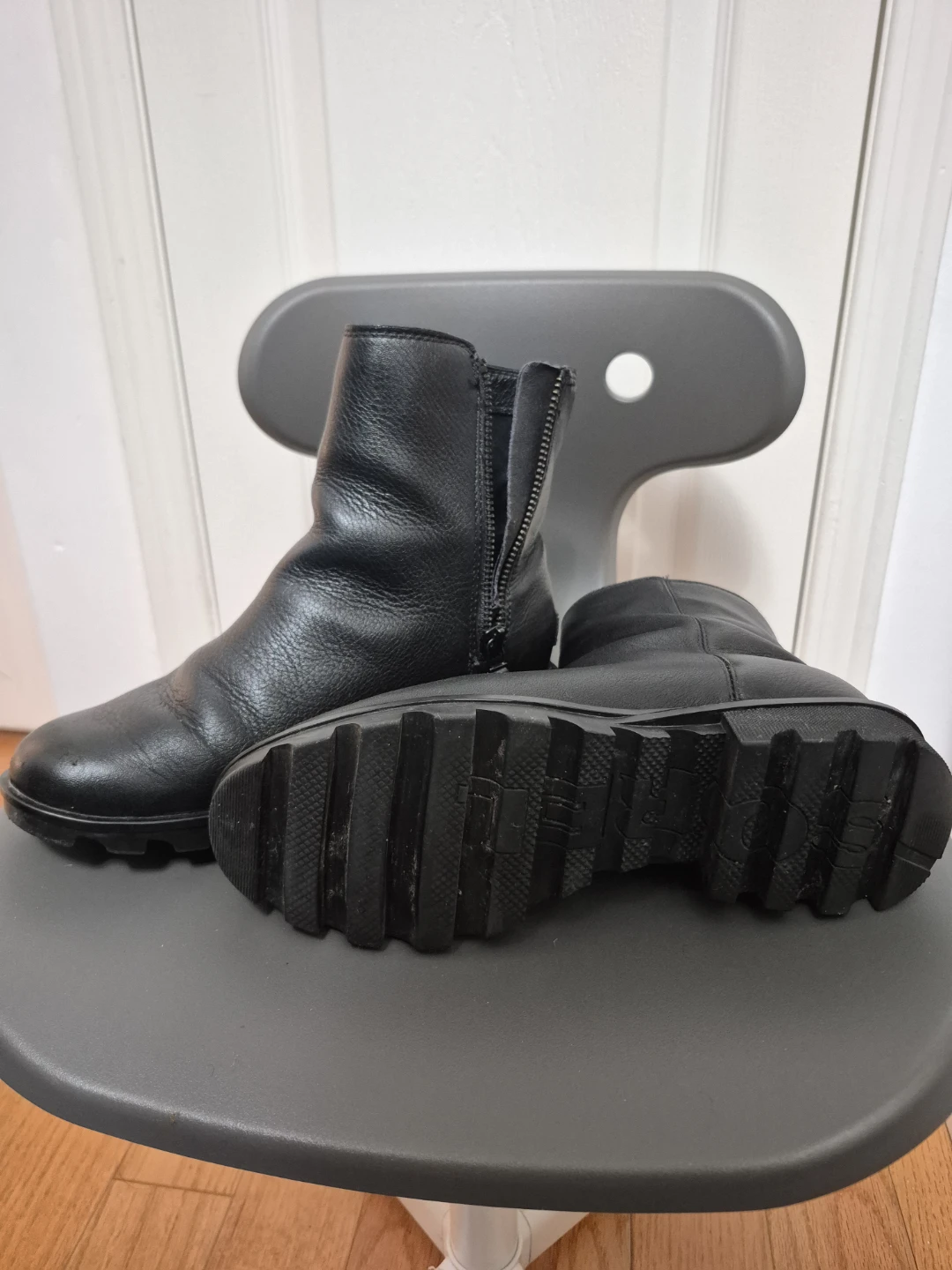 Sorel Black Leather Zip Ankle Boots - photo 2