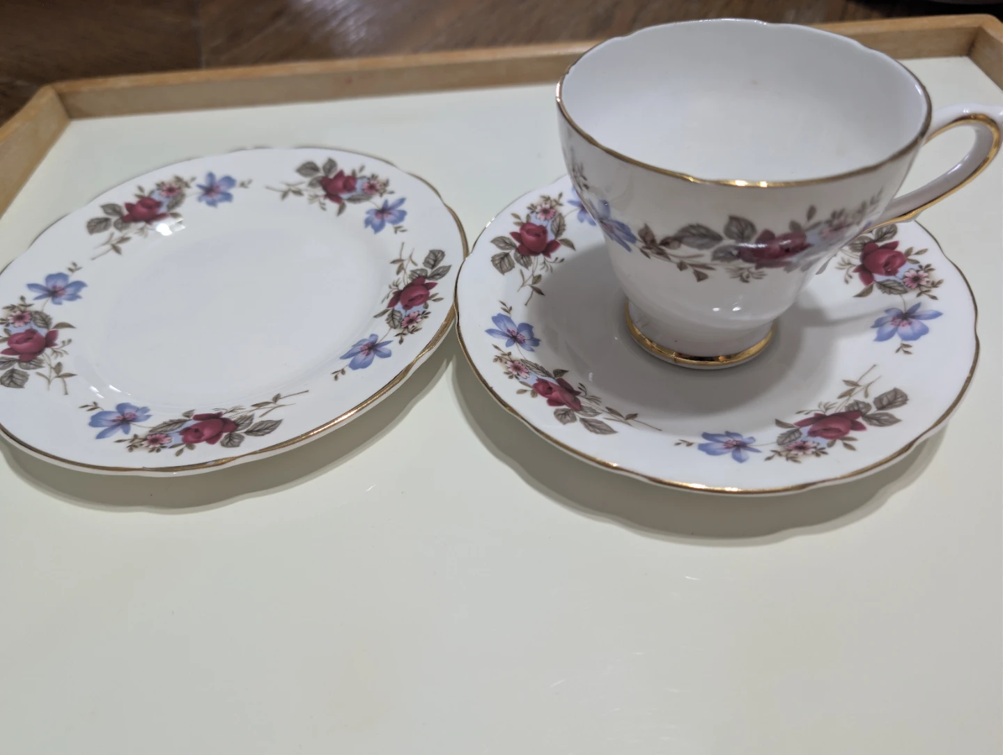 Royal Sutherland Tea Cup and Saucer Set - photo 3