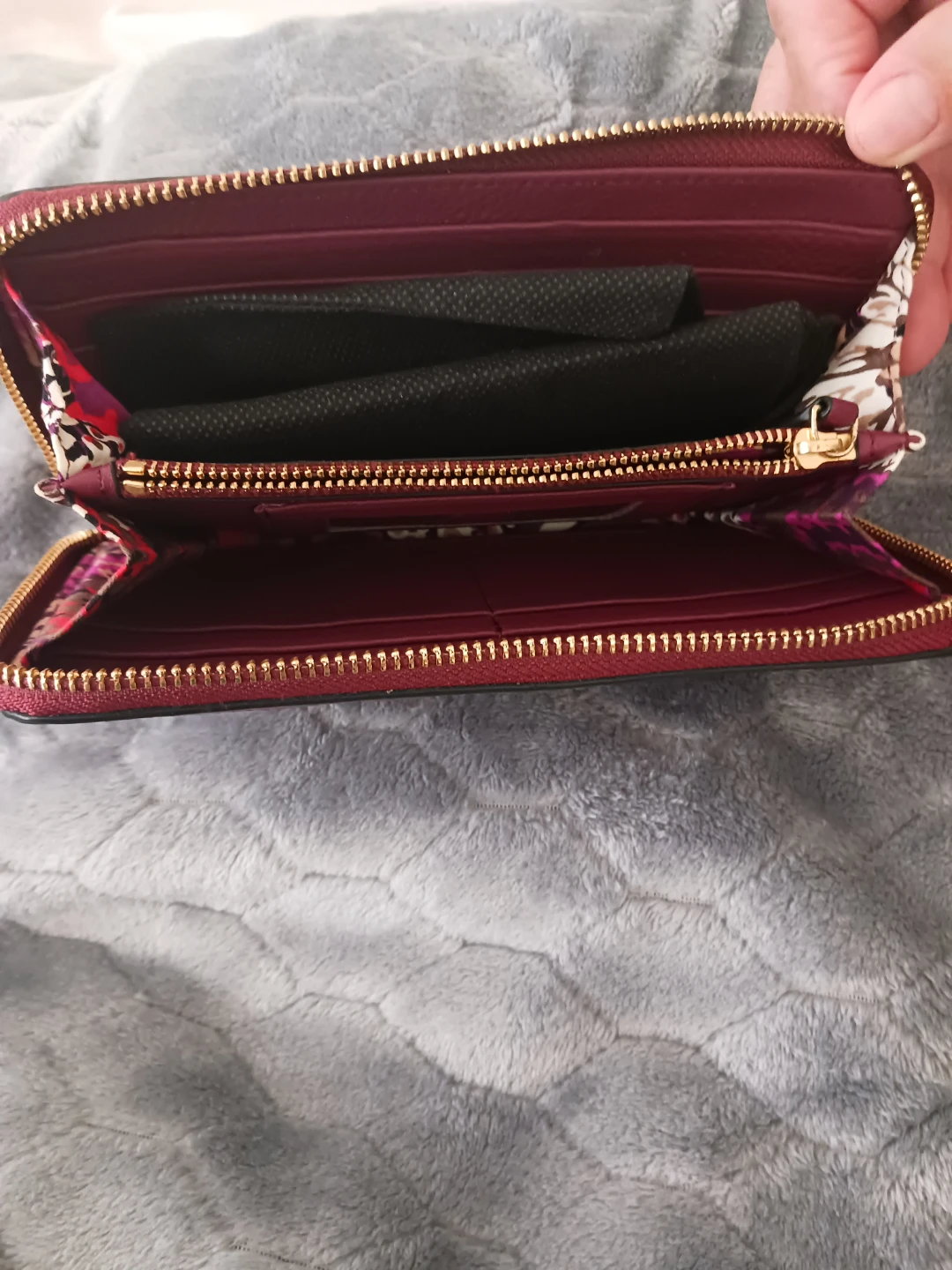 Vera Bradley Burgundy Quilted Zip Around Wallet - photo 2