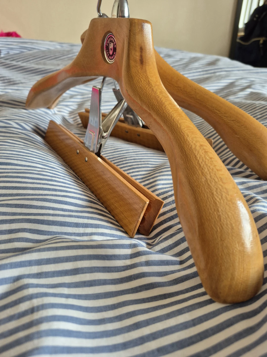 Vintage Wood Clothes Hangers with Pants/Skirt clips: Hardwood - photo 3