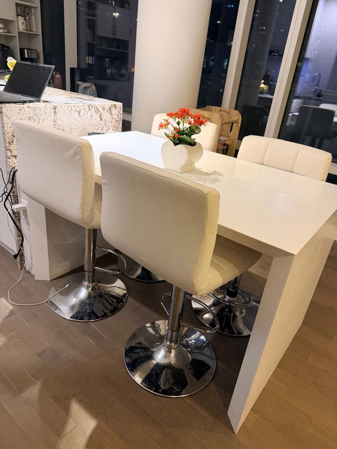 Set of 4 white Bar Stool with Chrome Base