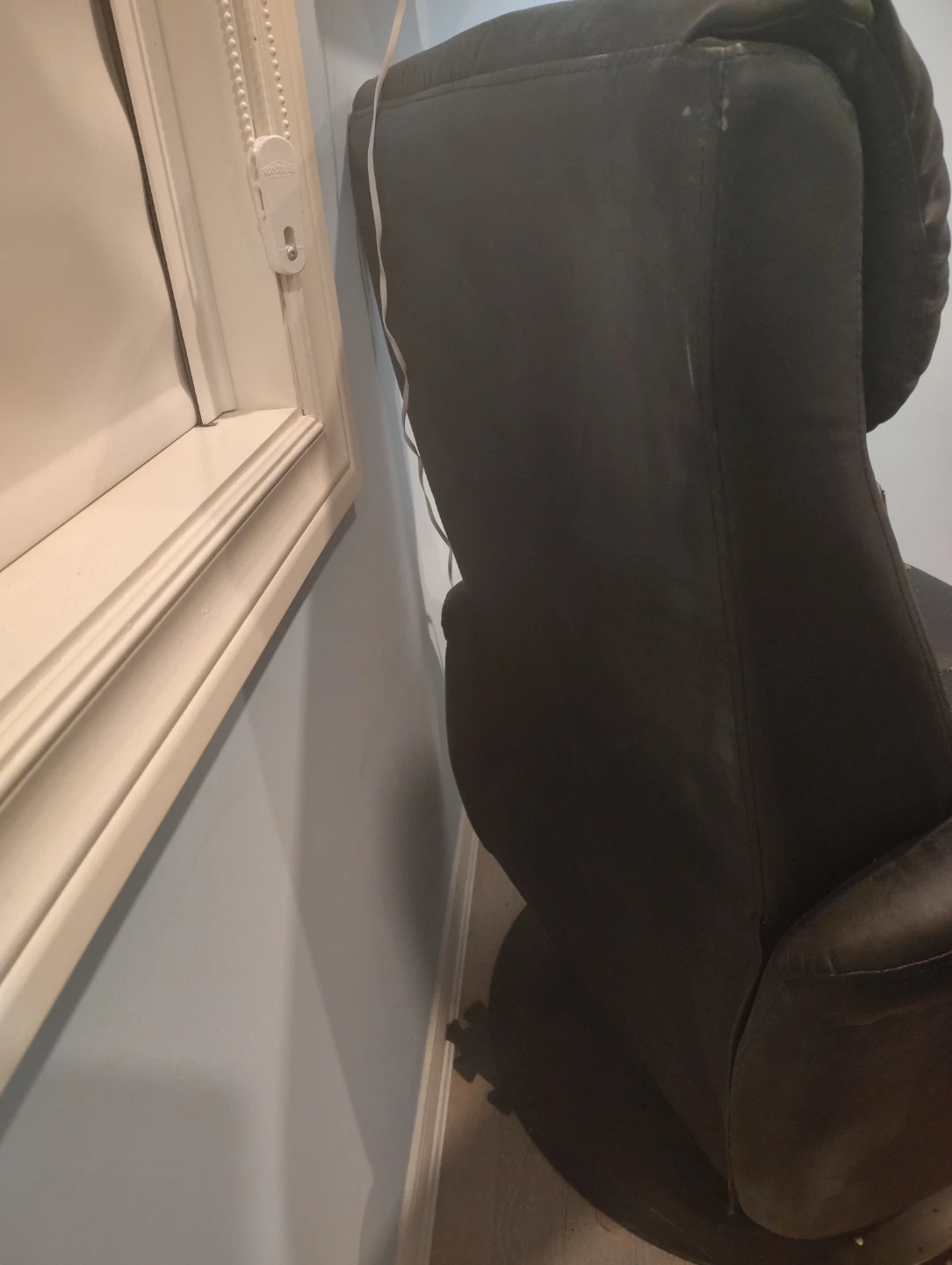 Black Faux Leather Recliner Chair - photo 4