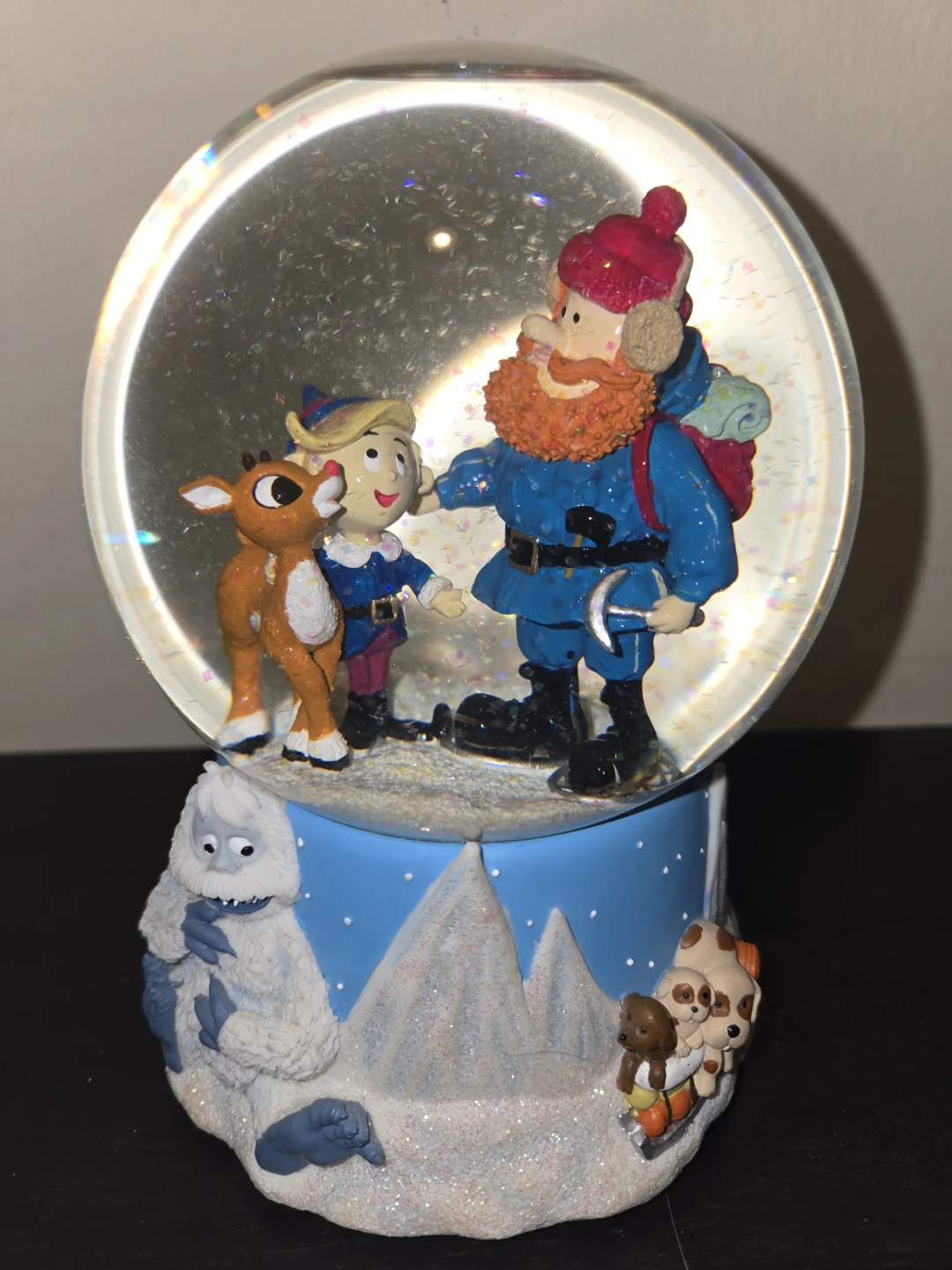 Vintage collectable Enesco Rudolph Musical Snow Globe