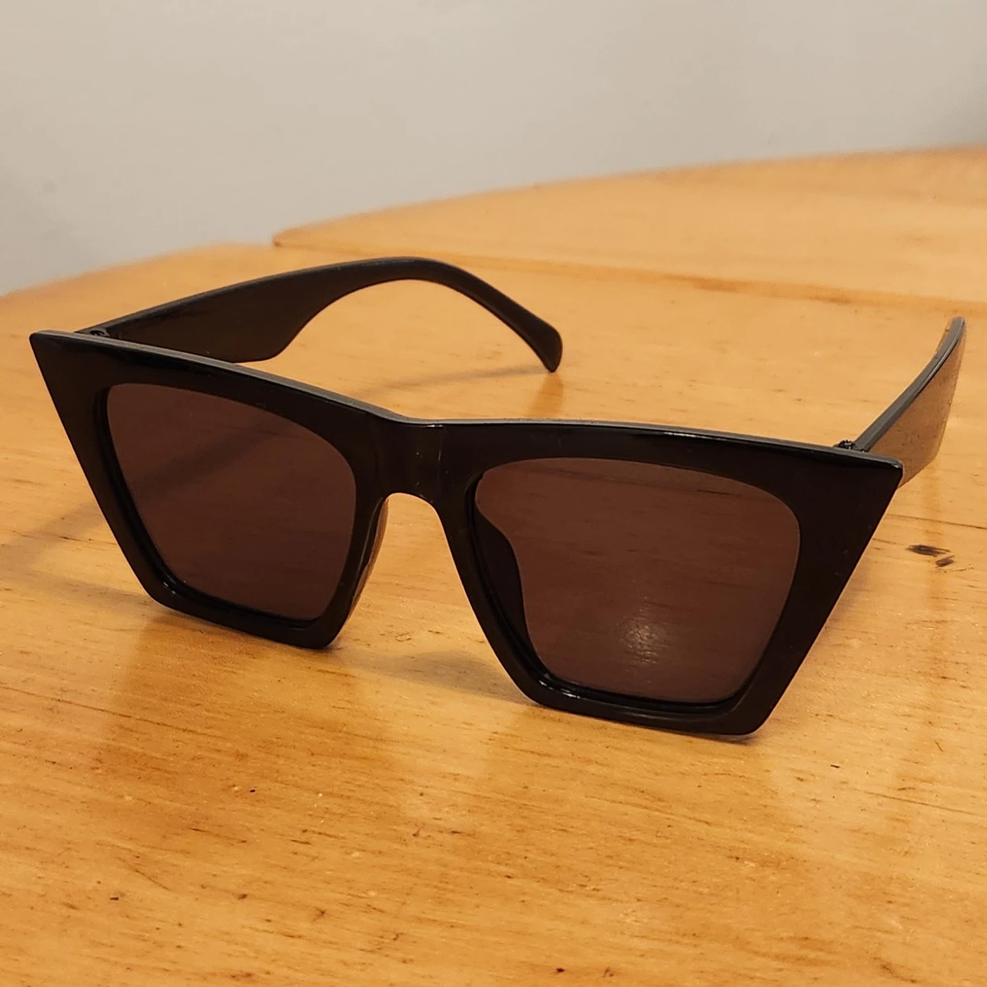 SHEIN Black Cat-Eye Sunglasses with Black Case - photo 2
