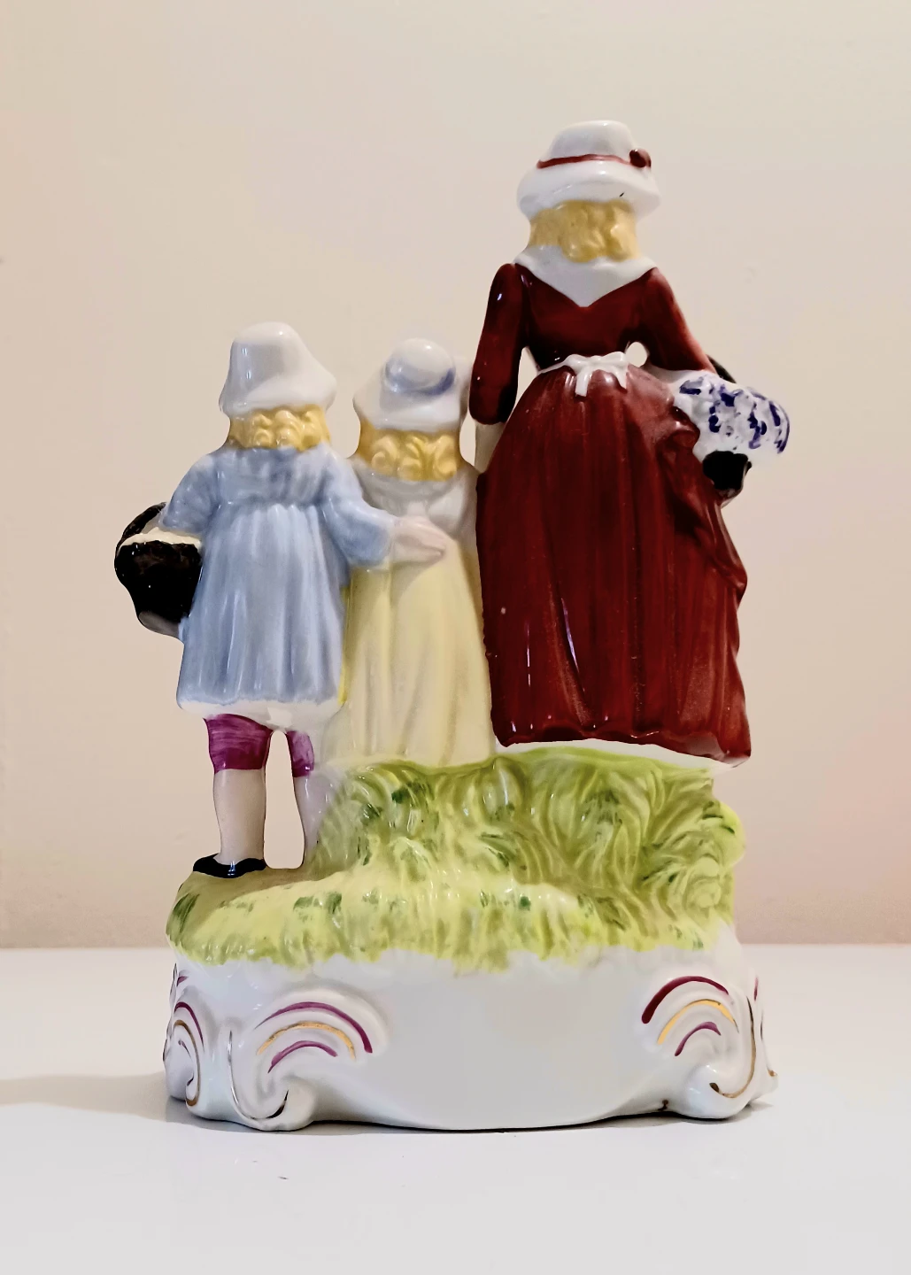 Vtg.Warrillow England Lavender Yardley Figurine - photo 4