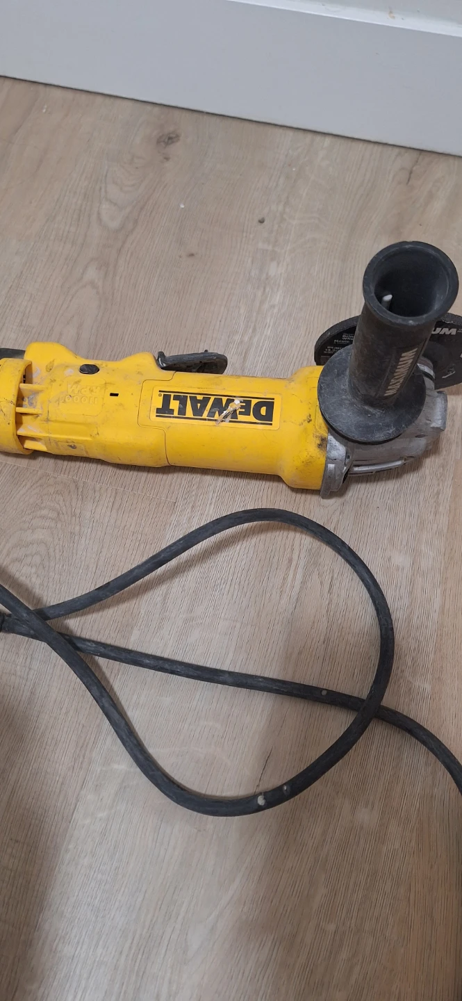 DEWALT Angle Grinder with MAXIMUM Handle - photo 2
