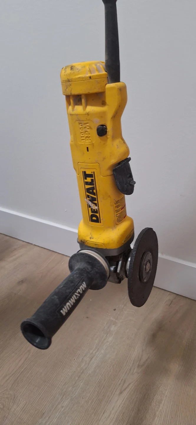 DEWALT Angle Grinder with MAXIMUM Handle - photo 3