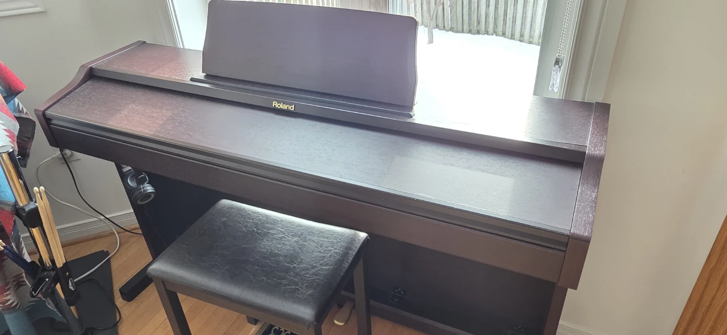 Roland RP101 Digital Piano with Bench