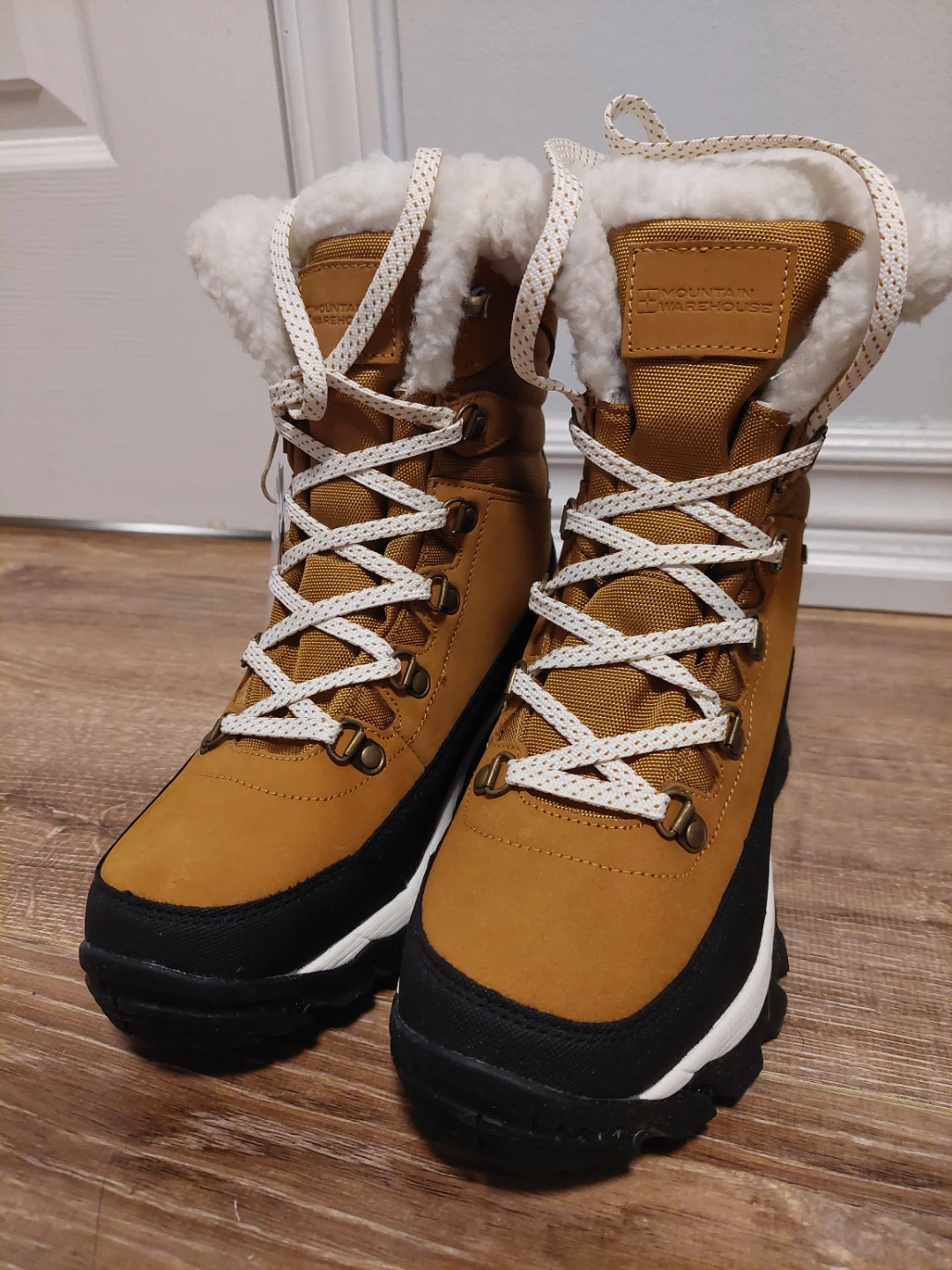 NEW Mountain Warehouse women Winter Boots size 6