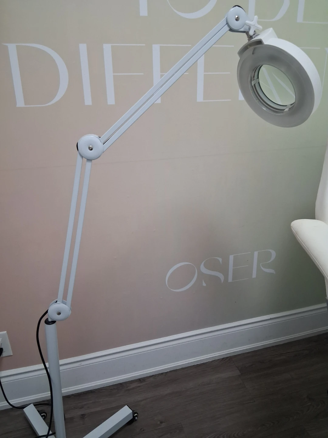 White Magnifying Floor Lamp with LED Light - photo 2