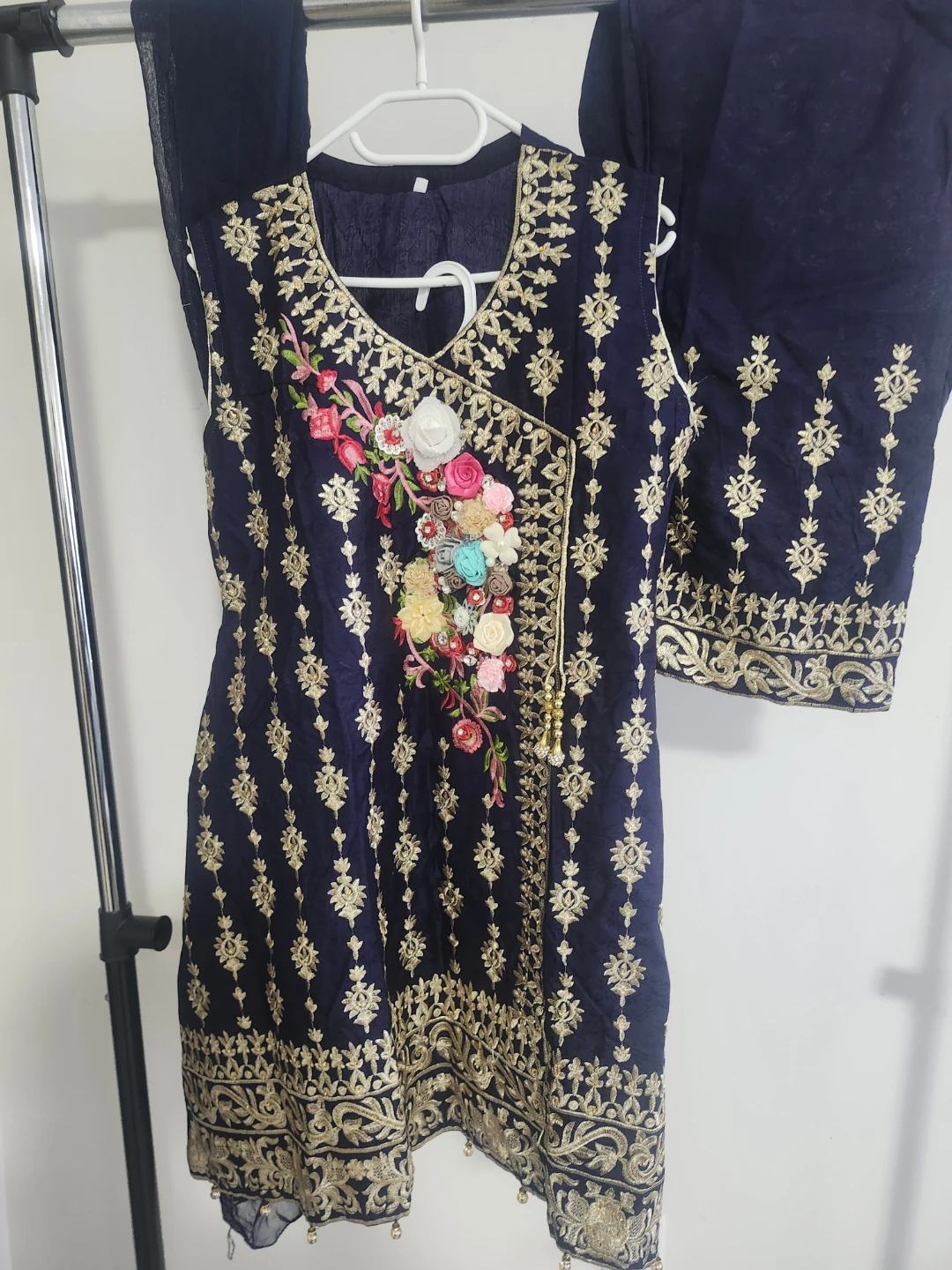 Navy Blue Embroidered Kurti with Floral Embellishments - photo 2