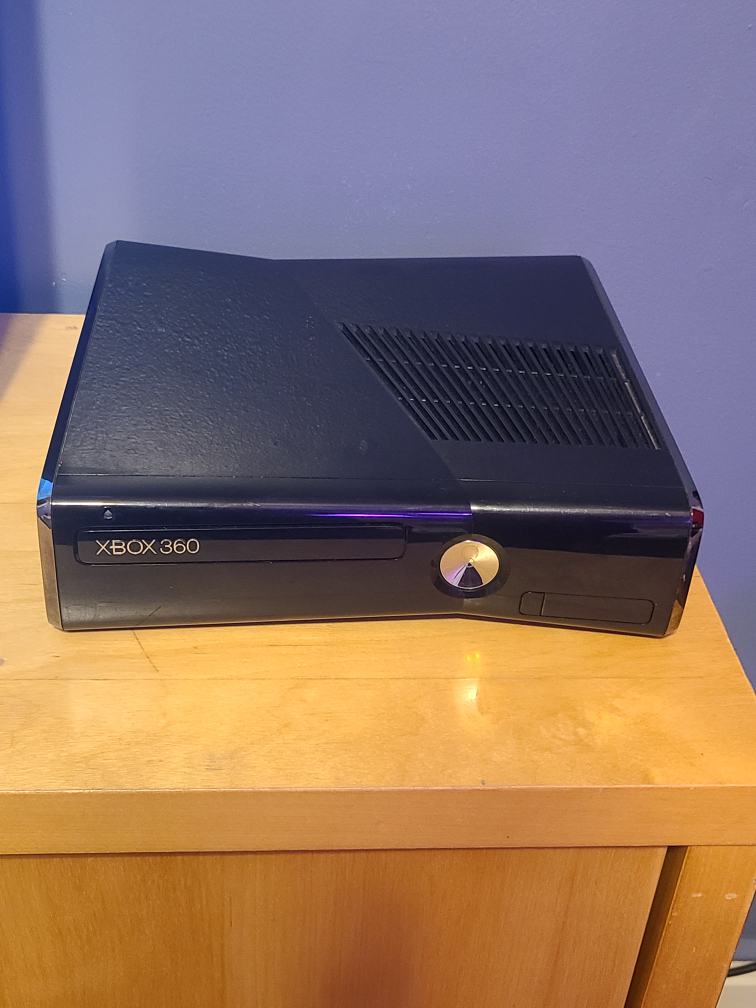 Xbox 360 Console with 3 Controllers - photo 2