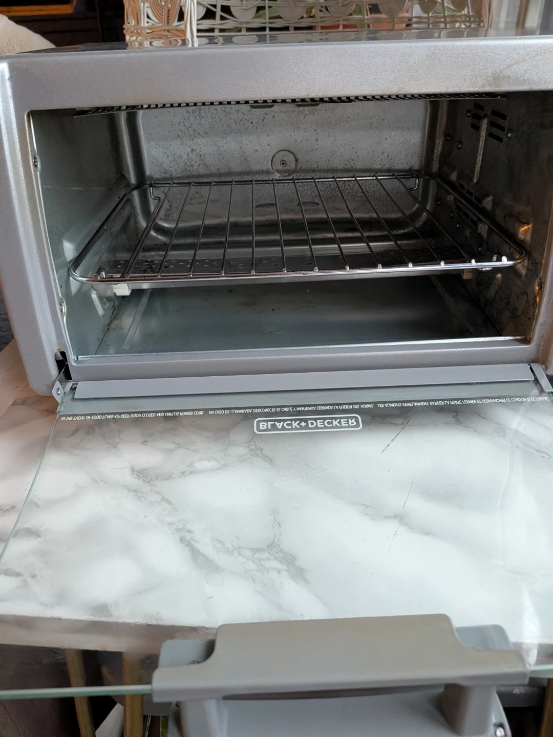 BLACK+DECKER SMALL  Toaster Oven good condition, cleaned - photo 4