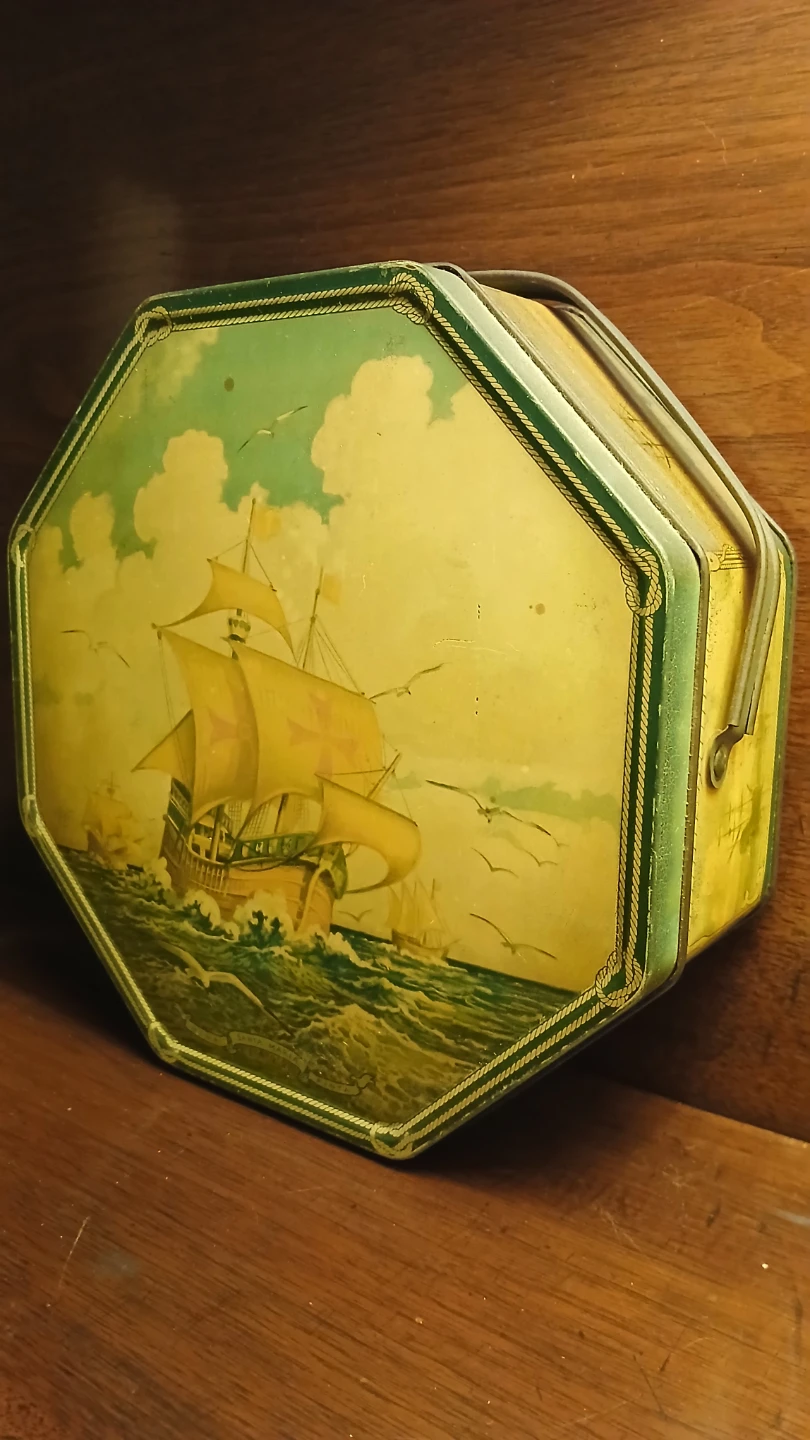 Vintage Loose-Wiles Biscuit Company Tin - photo 2