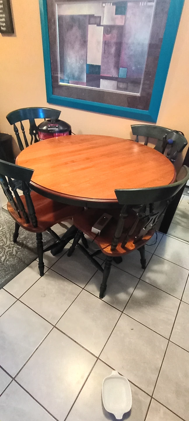 Round Dining Table with 4 Chairs