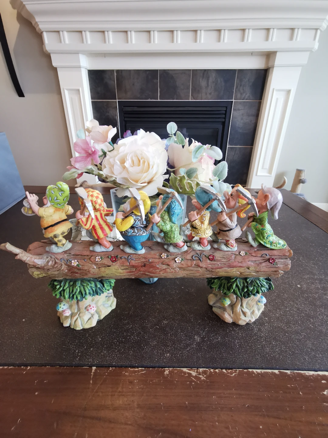 Jim shore Snow White and the Seven Dwarfs Log Figurine - photo 4