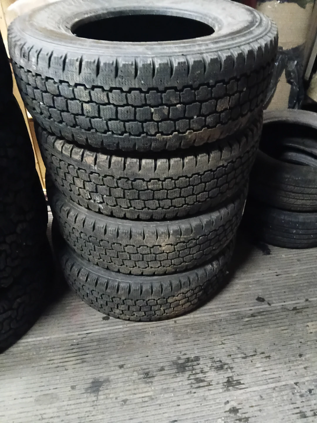 4 Bridgestone Dueler A/T LT265/70R17 Tires