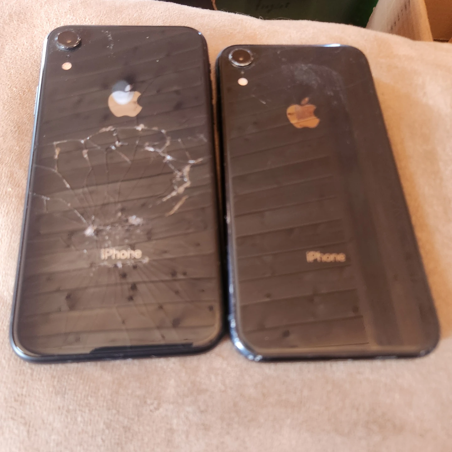 Lot of old iPhones for sale for parts - photo 4