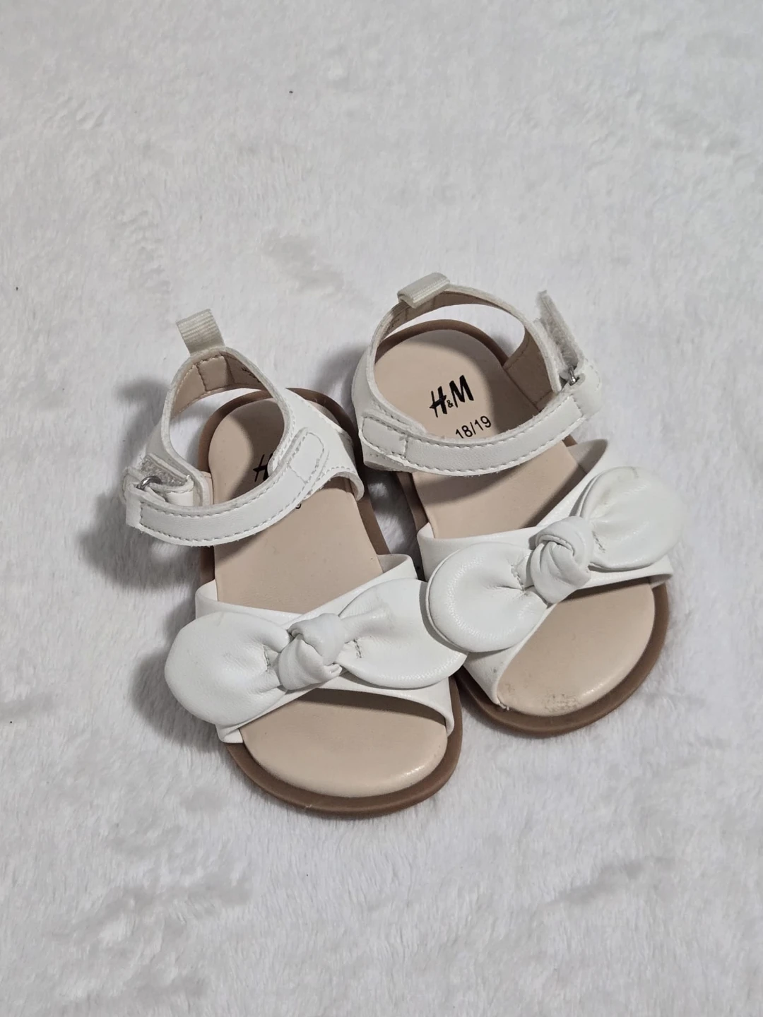 H&M White Bow Sandals Size 18/19