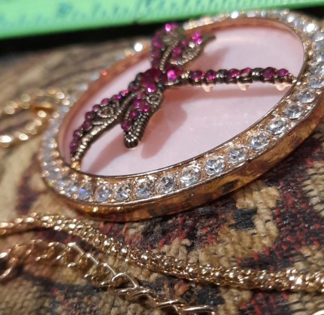 NWT BLINGED OUT FIRE FLY GOLD PENDANT 28" NECKLACE - photo 2