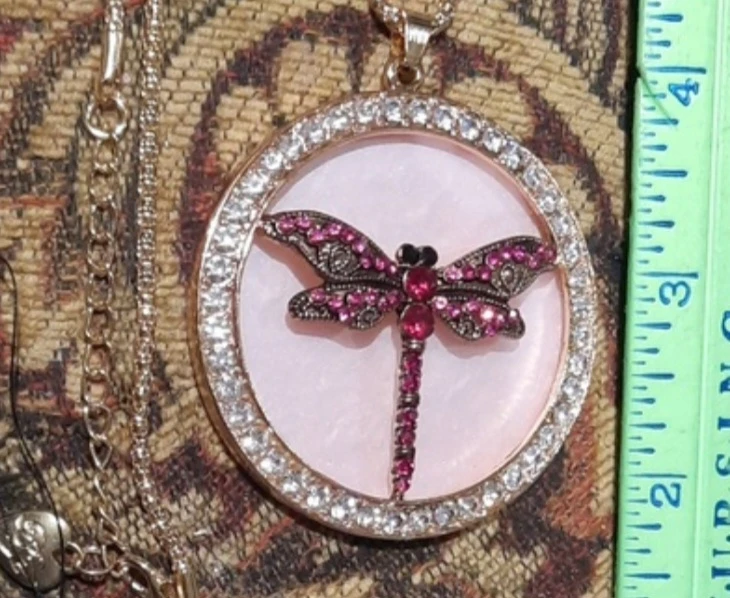 NWT BLINGED OUT FIRE FLY GOLD PENDANT 28" NECKLACE - photo 3