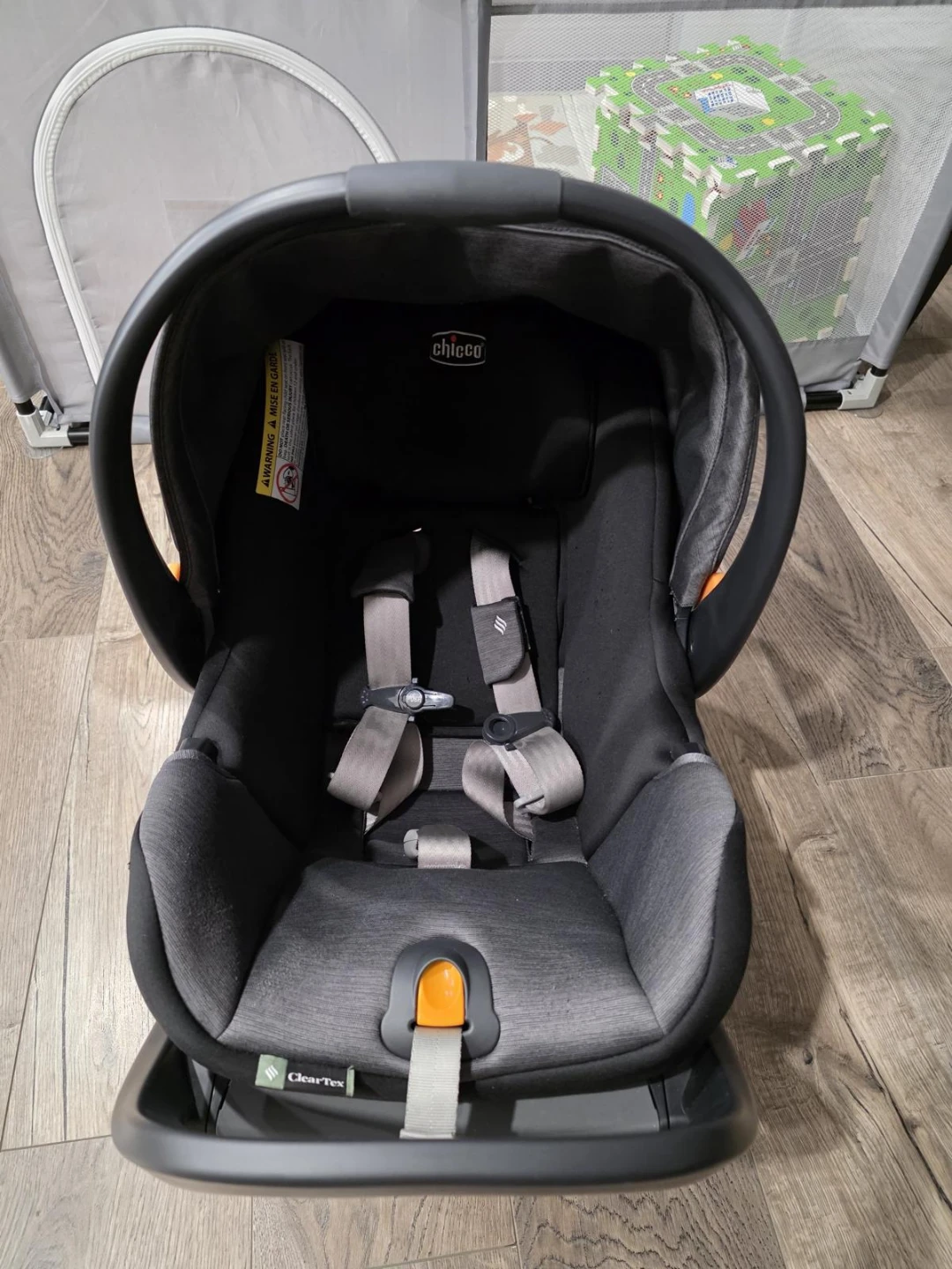 Chicco KeyFit 30l5 Infant Car Seat with Base