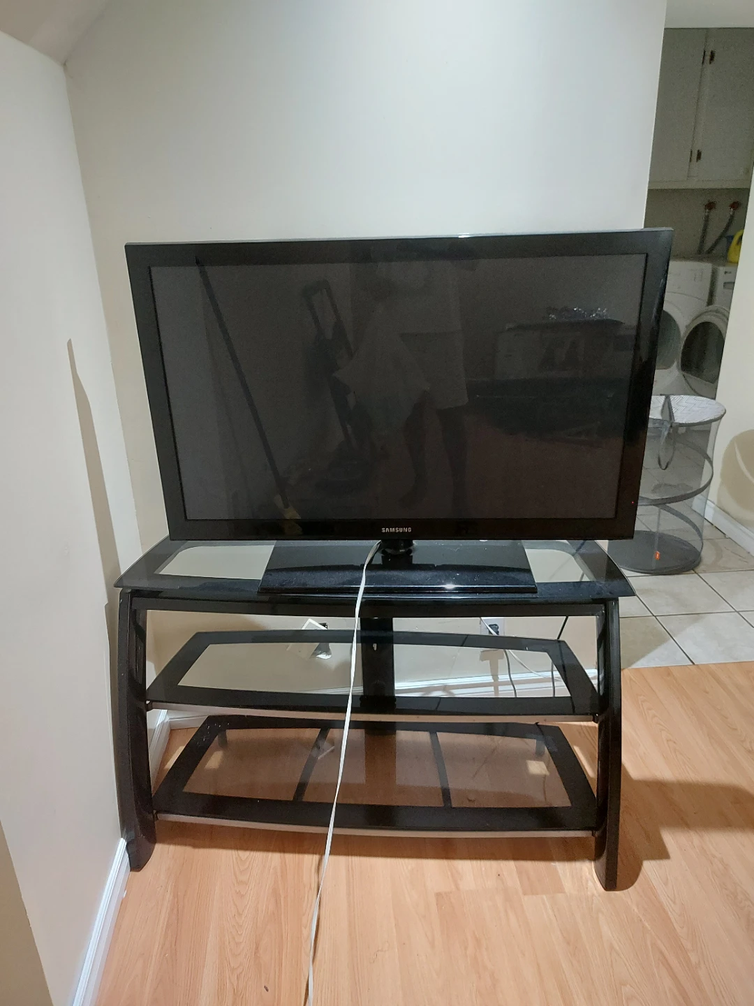 Samsung TV with Glass Stand