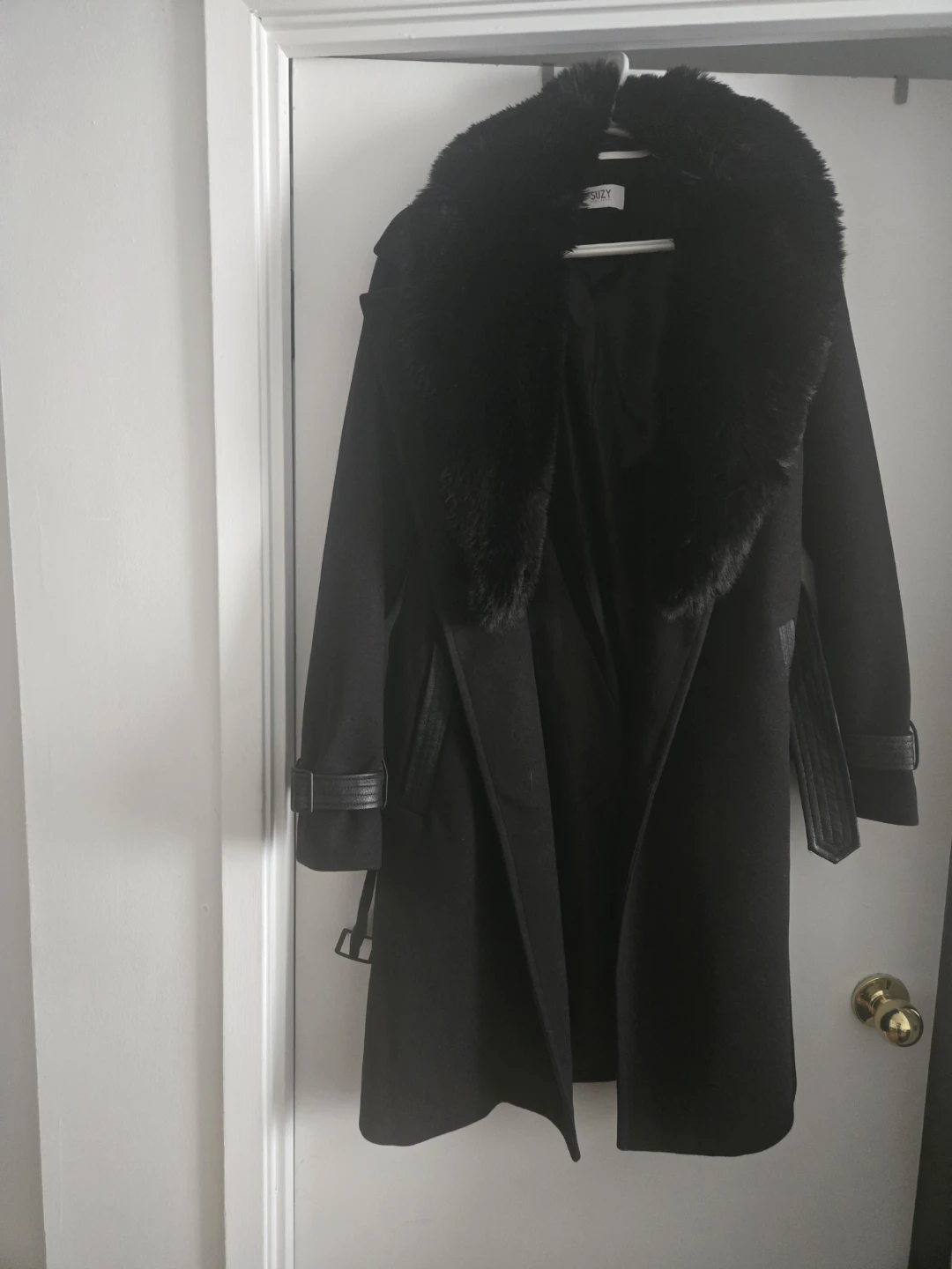 SUZI SHIER Black Trench Coat with Faux Fur Collar
