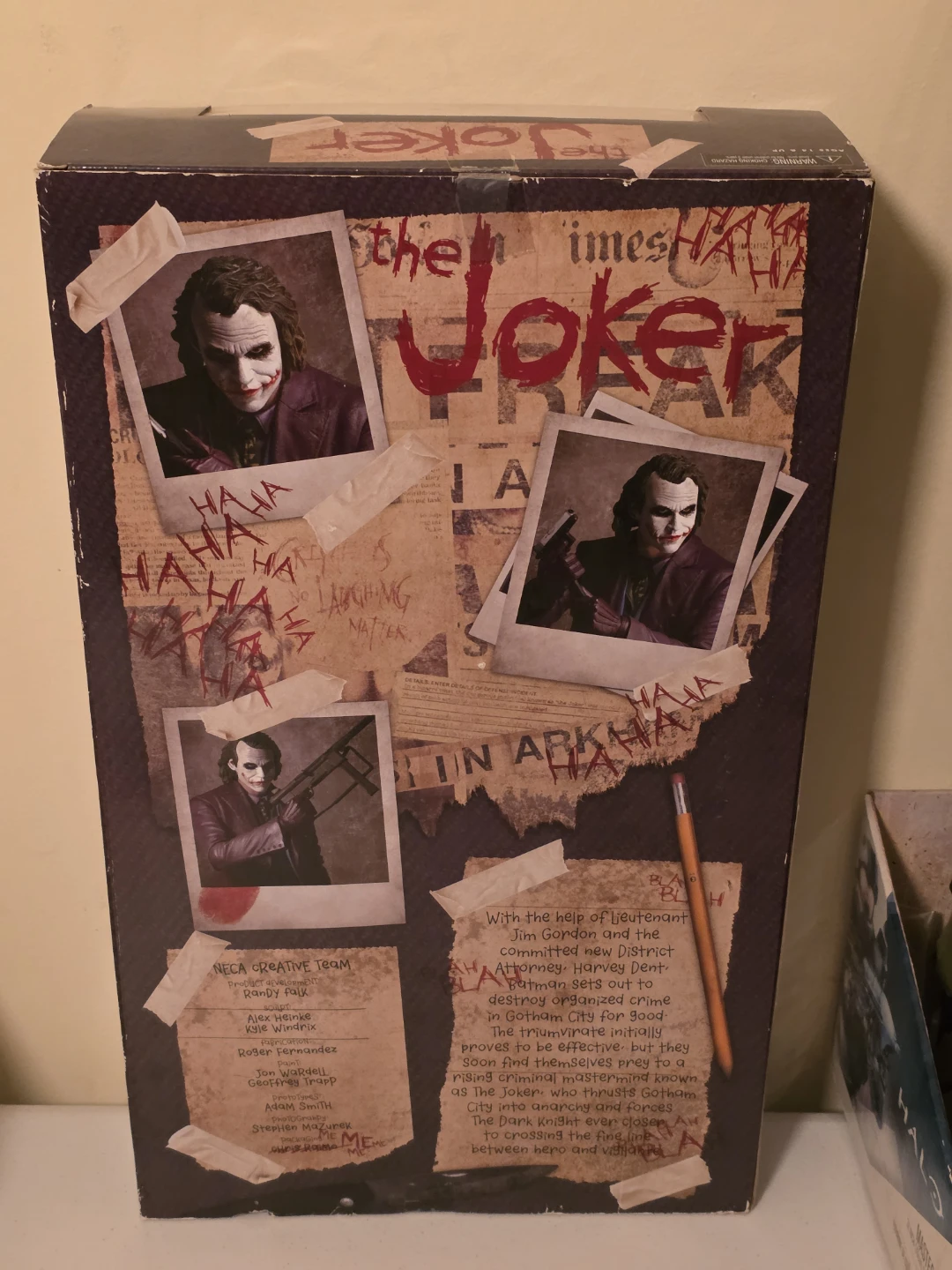 The Joker 1/4 Scale Action Figure - photo 2