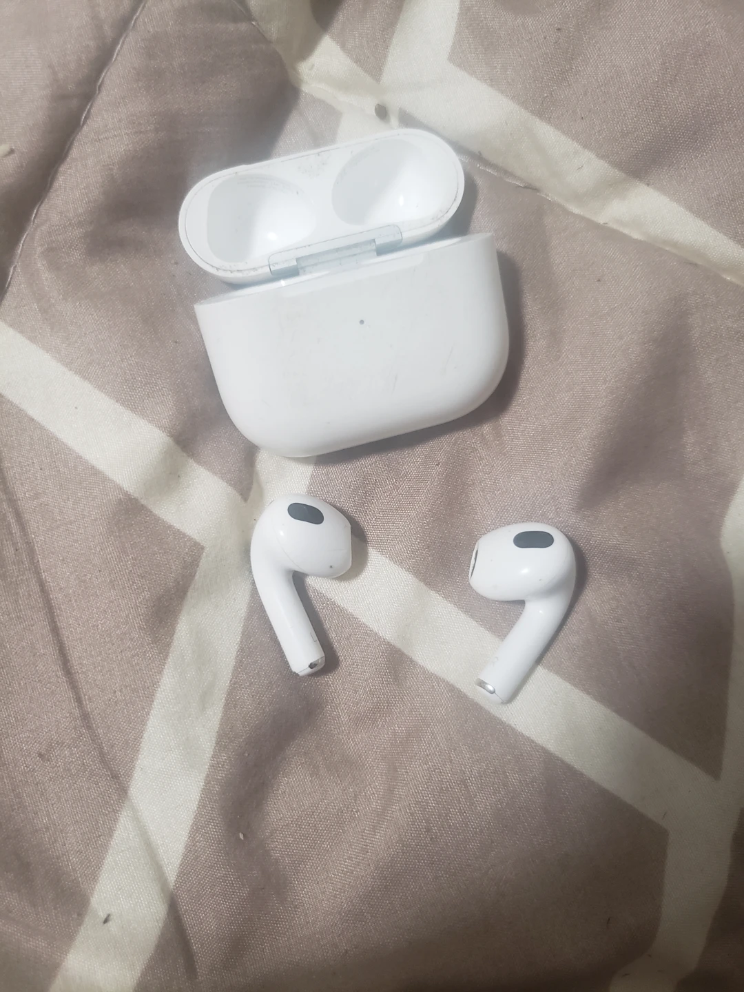 Apple AirPods 3rd Generation - photo 2
