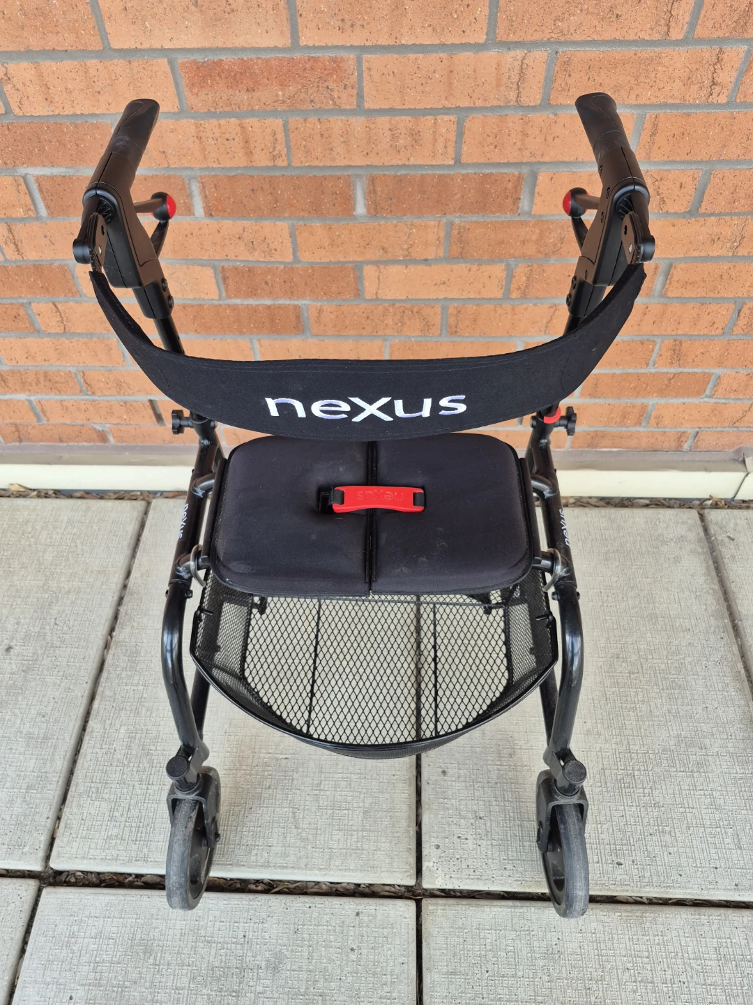 Nexus walker with basket - photo 2