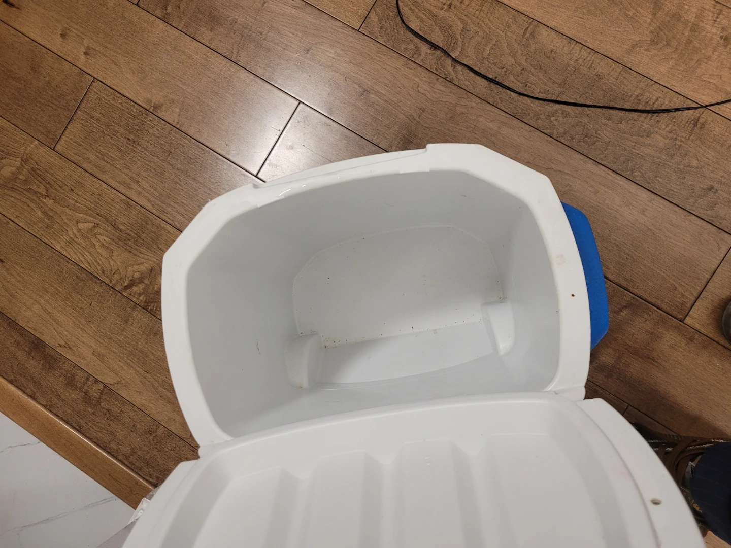 Coleman Rolling Cooler - photo 4