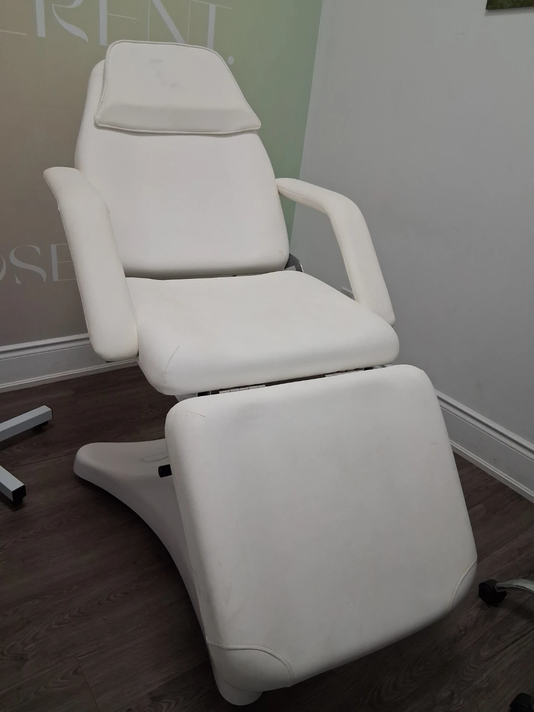 White Spa Chair