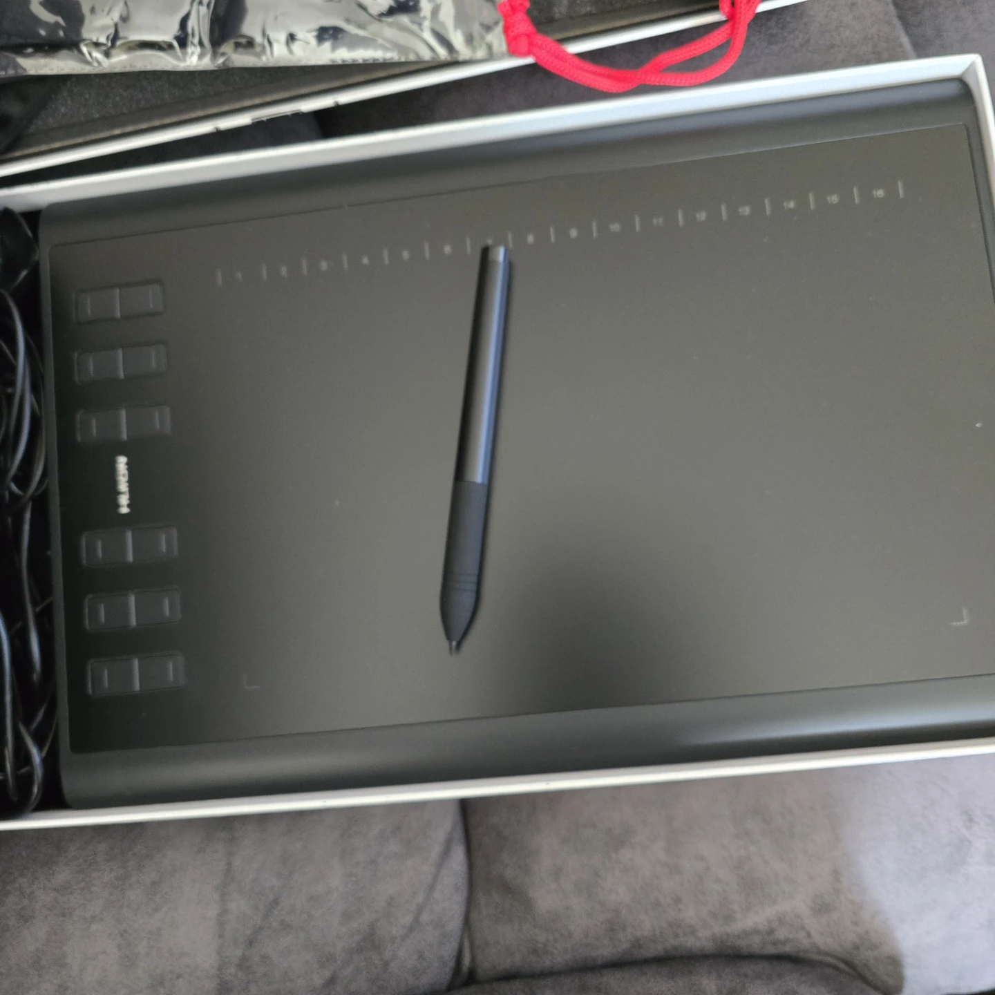 Huion 1060Plus Graphics Drawing Tablet - photo 5