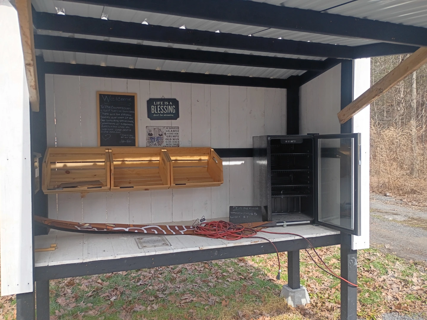 Outdoor farm stand - photo 2