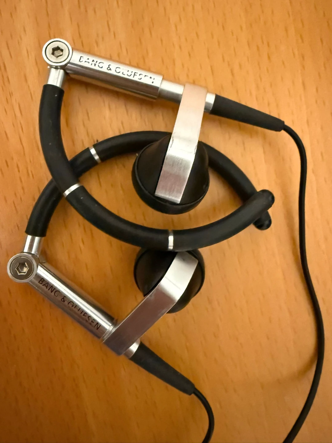 Bang & Olufsen (B&O) over-ear headphones - photo 3