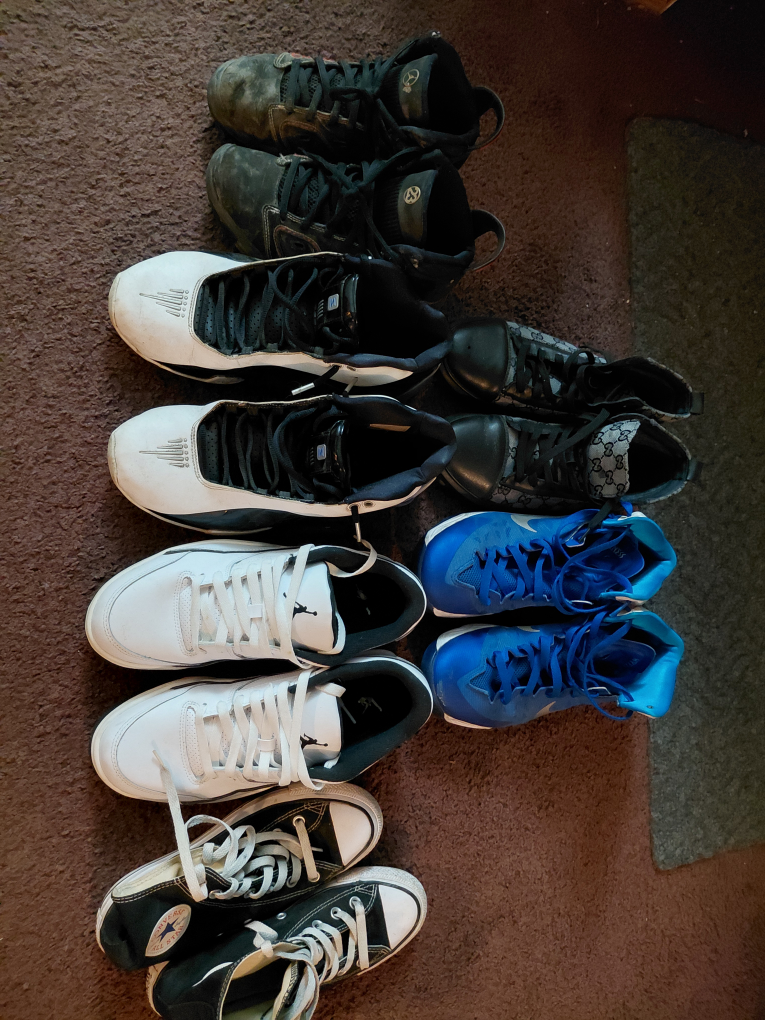 Assorted Men's Sneakers (Jordan, Nike, Converse, Gucci)