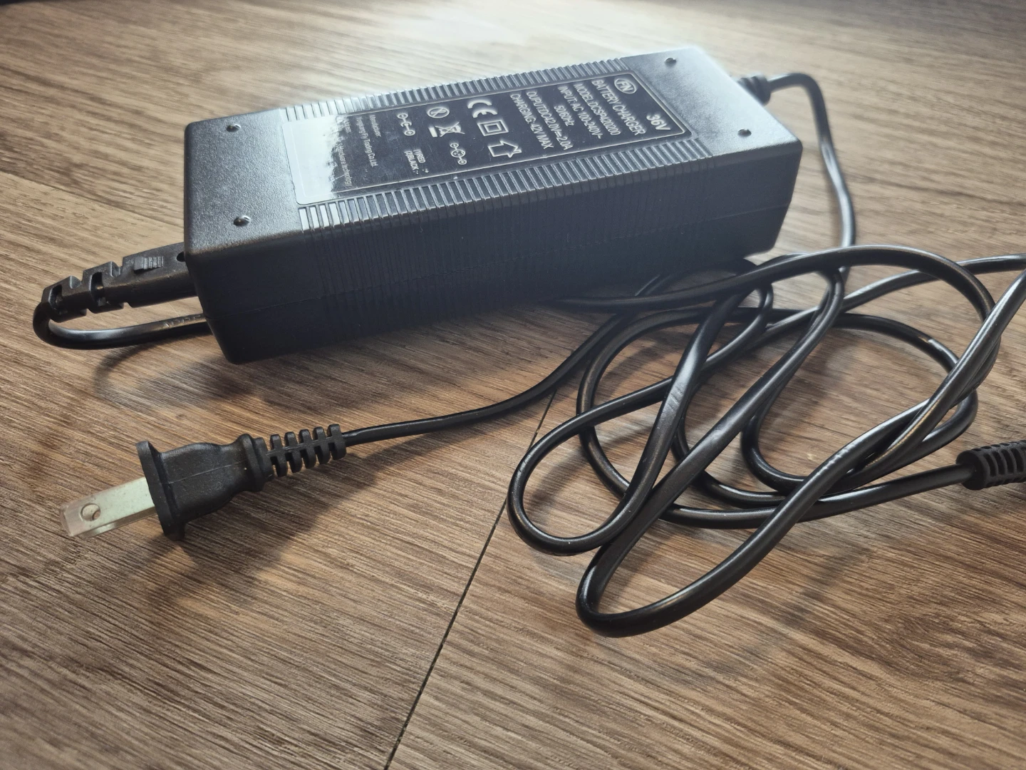 36V Battery Charger for Electric Scooter / E-Bike (42V Output) - photo 2