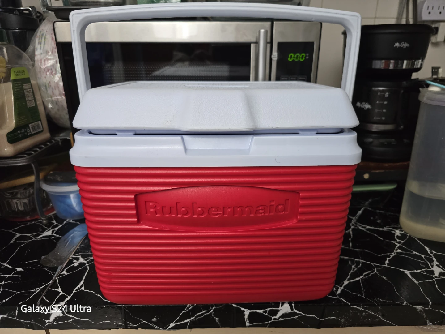 Rubbermaid Cooler Red White 5 Qt Ice Chest 6-Pack Lunch Box - photo 5