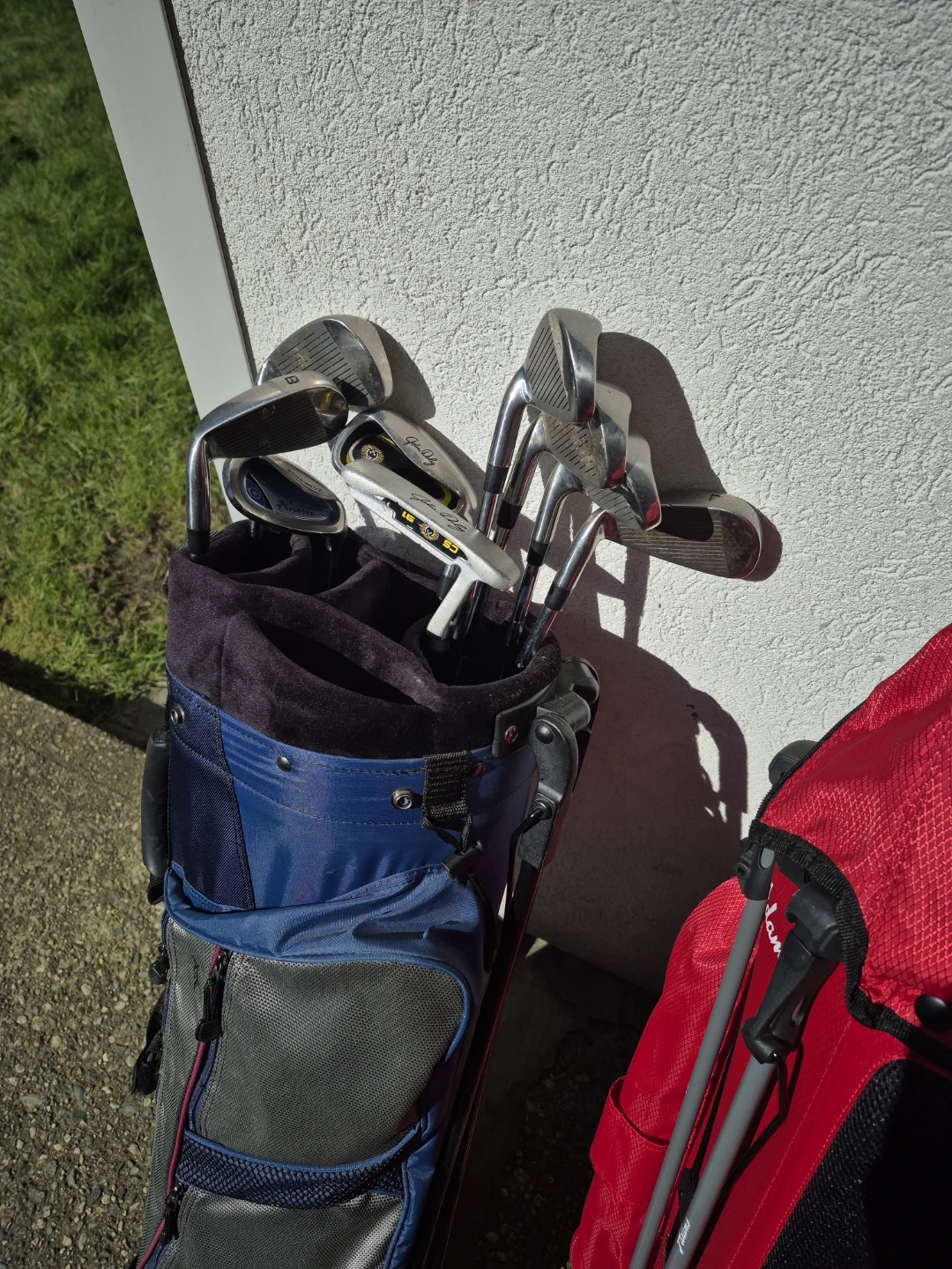 Golf Club Set and Golf Bags,plus 2 Colemen sleeping bags - photo 3