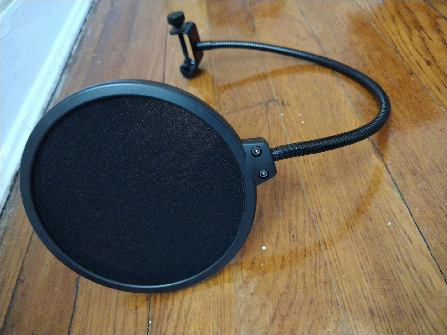 Black Pop Filter with Gooseneck and Clamp