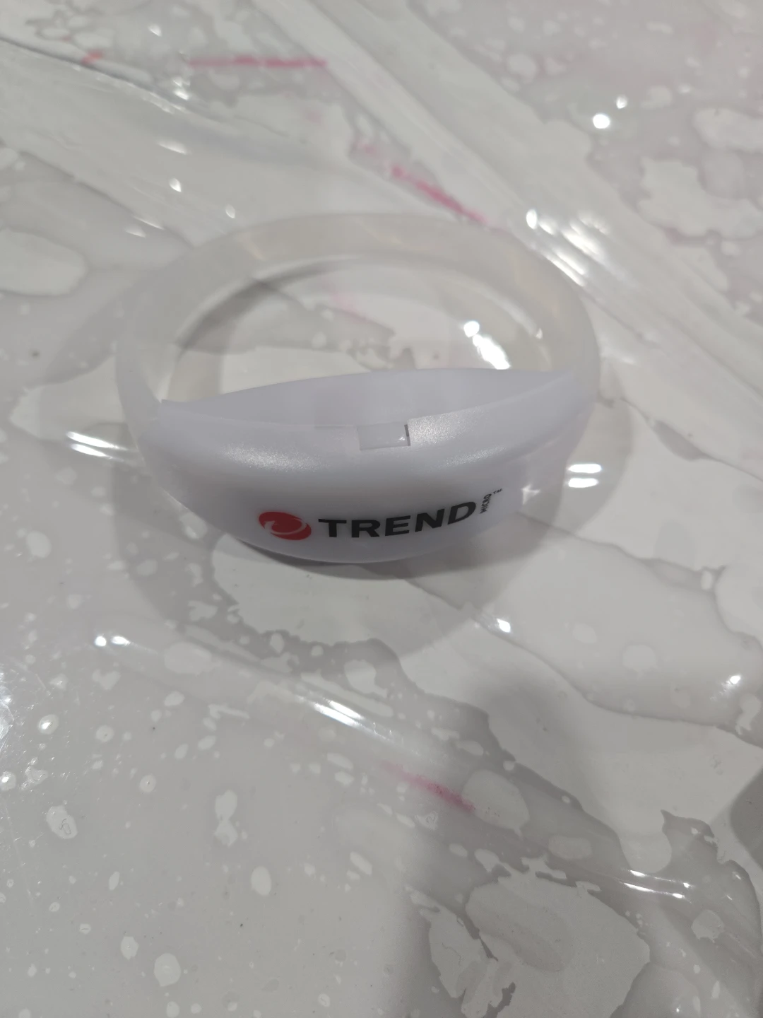 TRENDi White LED Wristband 🥕